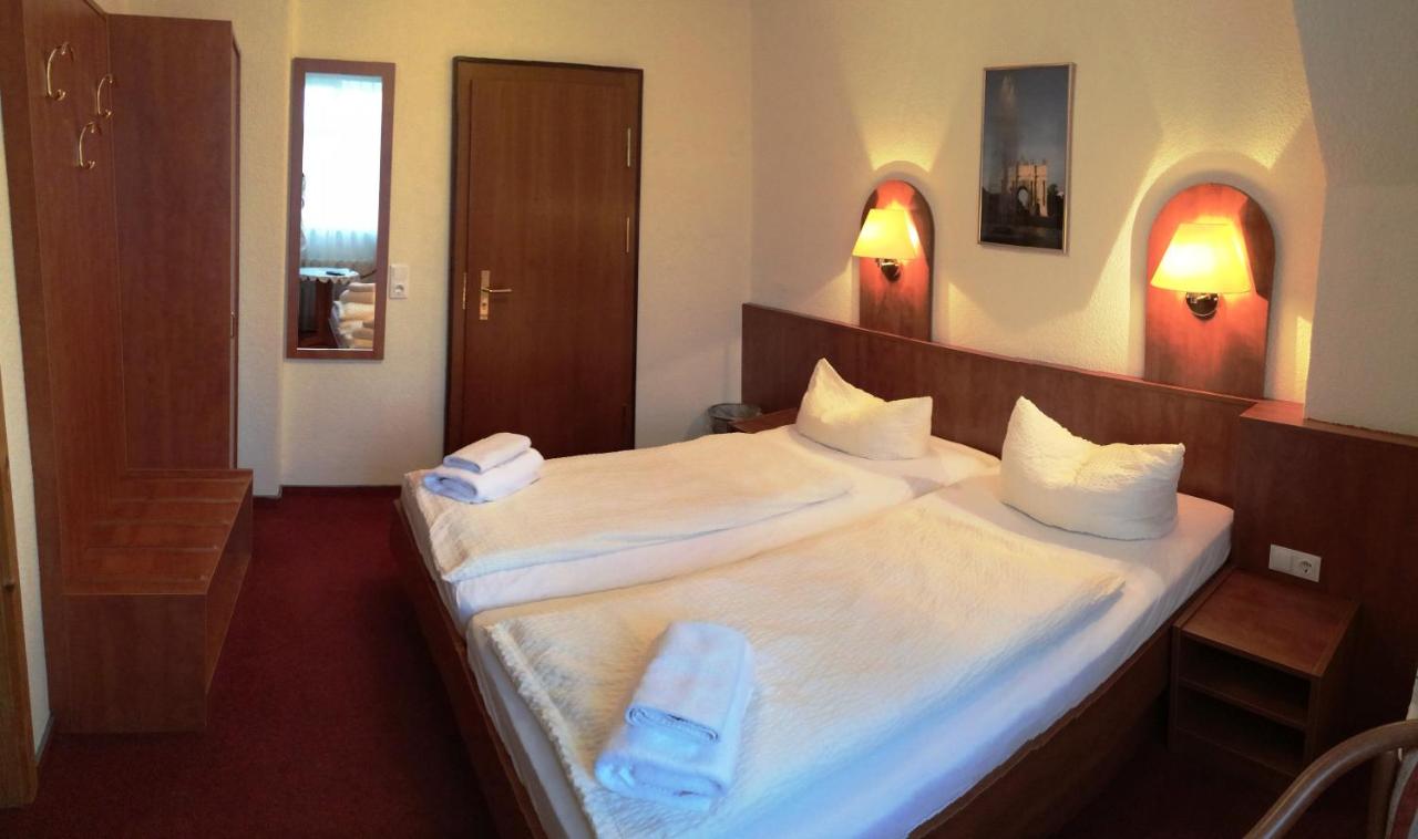 Kleines Doppelzimmer der Pension an der Havelbucht in Potsdam